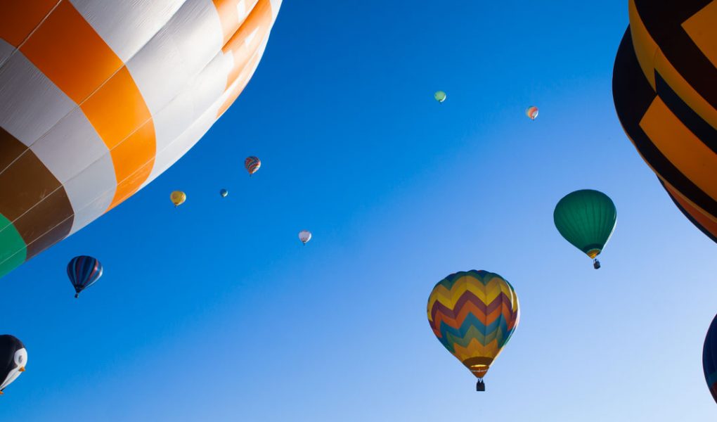 Photo des montgolfières au décollage près de saint-félicien,